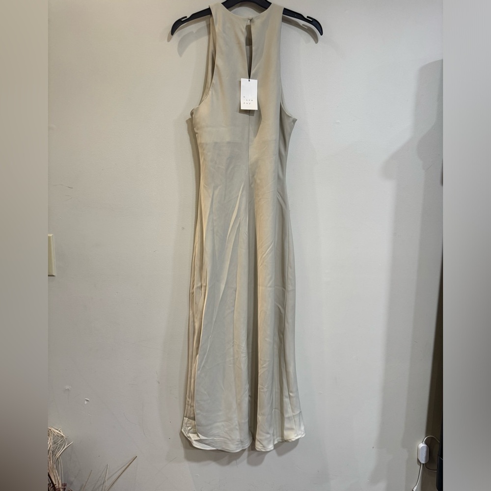 3/25 🔵NWT beige mid-length silky dress